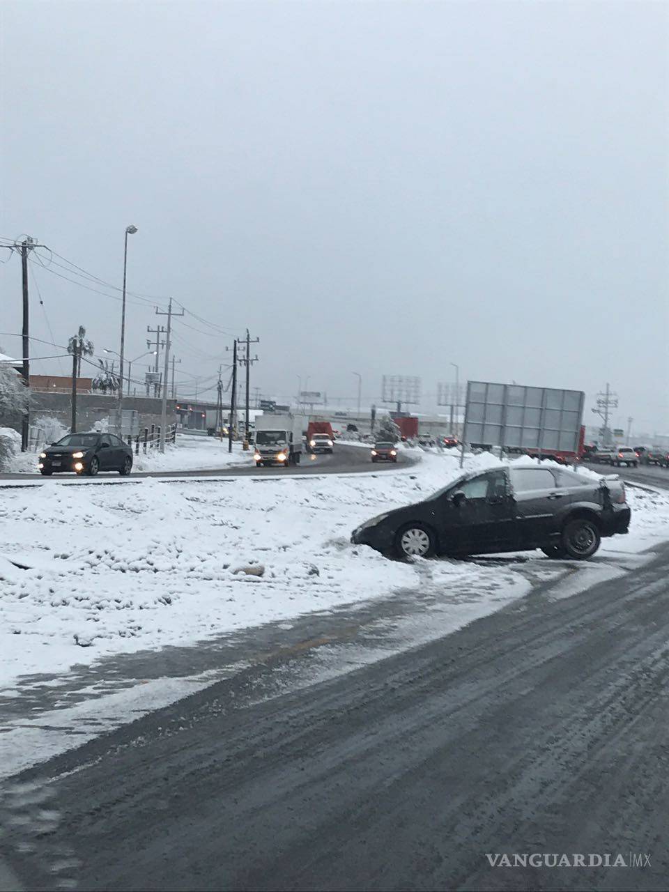 $!Hielo y velocidad: una mala combinación en libramiento Oscar Flores Tapia