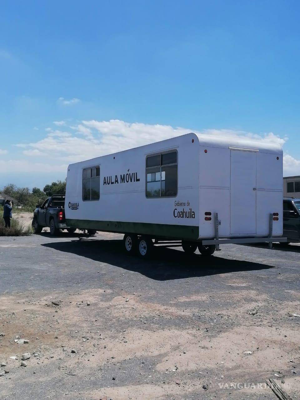 $!Ya las aulas móviles están en el lugar, ahí se trabajará mientras se construyen los salones en forma.