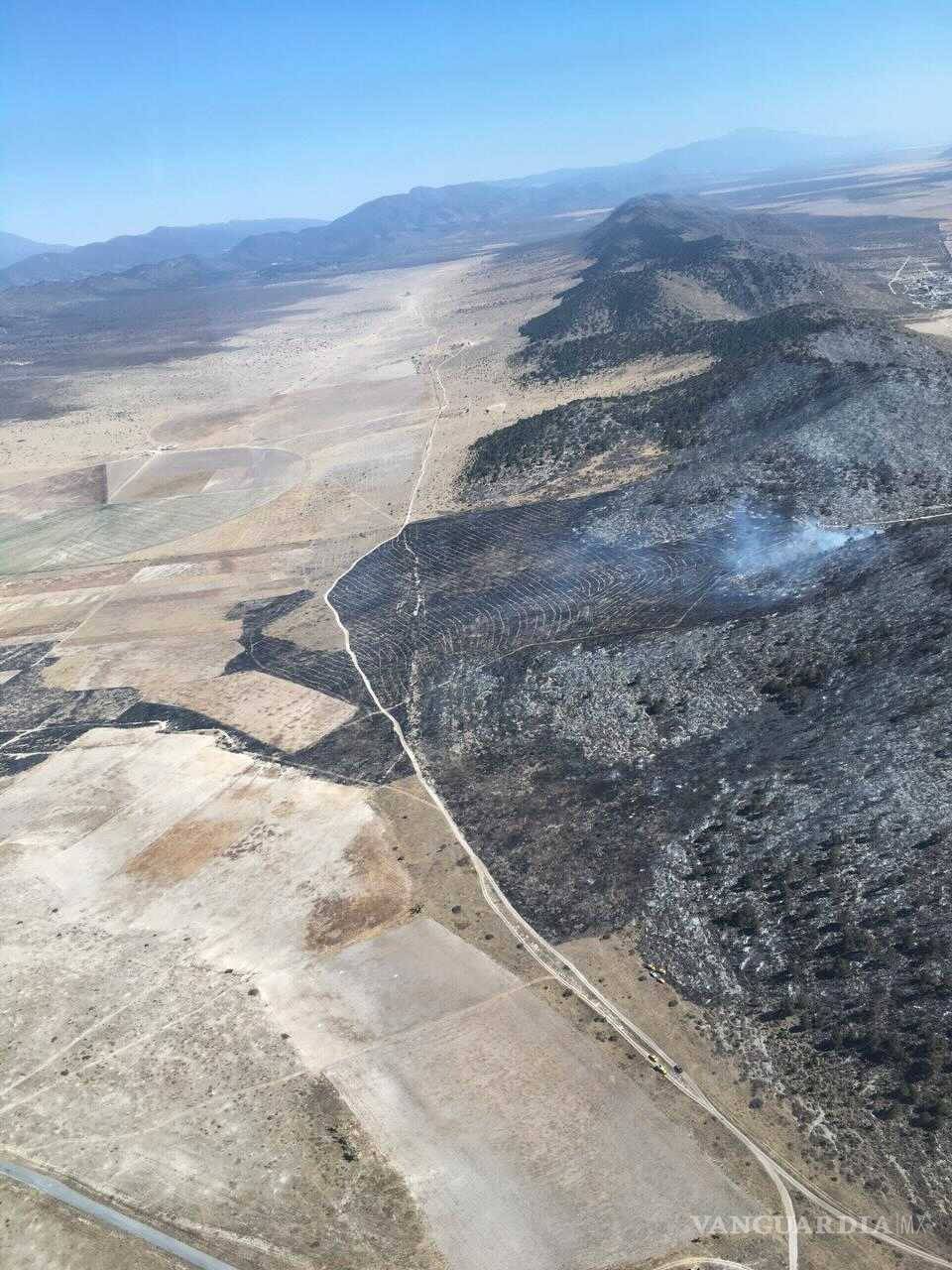 $!Controlado 60% del incendio en Artesillas, Coahuila