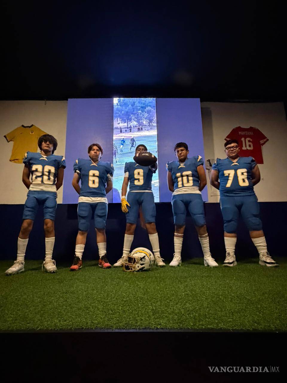 $!En un ambiente de fiesta y orgullo, Cargadores de Saltillo mostró la nueva indumentaria azul y amarilla que acompañará al club en su camino por la campaña 2026.