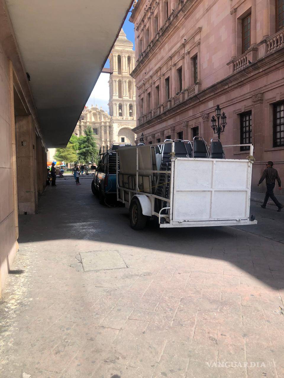 $!A un lado de palacio; ¿Y a ellos quién los infracciona?