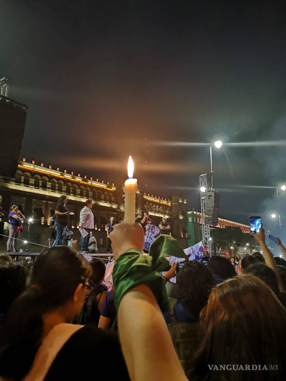 $!Marcha 'Ni Una Menos' realiza mitin en el Zócalo de la CDMX