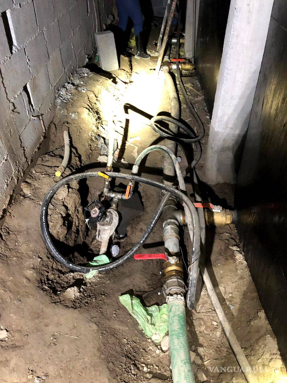 $!Revientan red de huachicol que operaba en la carretera Saltillo-Monterrey; aseguran más de 104 mil litros de gasolina robada