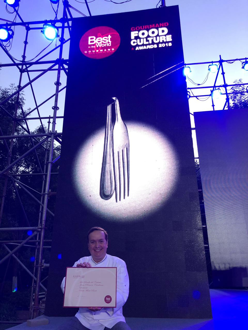 $!Recibe el chef saltillense Juan Ramón Cárdenas premio por mejor libro de carnes en el mundo