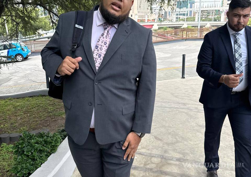 Acude “El Jaguar” a presentar denuncia contra el papá de Debanhi Escobar en la Fiscalía de NL