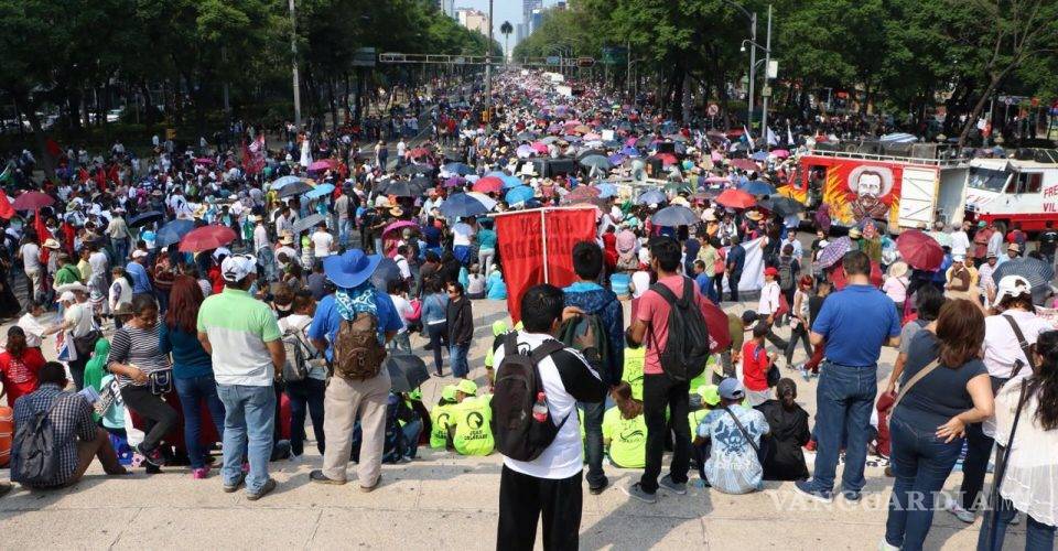 $!Marchan maestros del Ángel al Zócalo