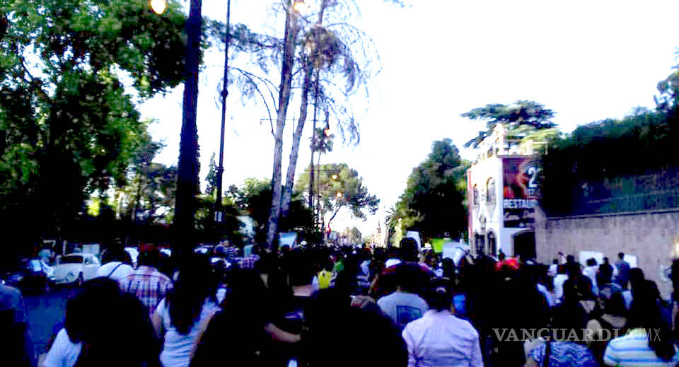 $!Realizan en Saltillo marcha pacífica en apoyo a maestros de Oaxaca; la segunda del día