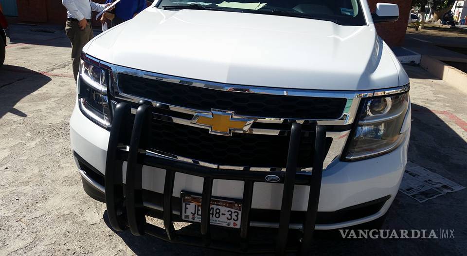 $!Embargan camioneta de alcalde por adeudo en Presidencia