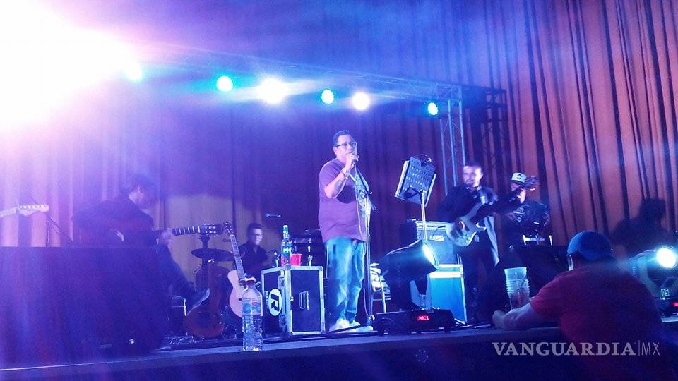 $!Blues y fraude desgarran noche de concierto en Monterrey