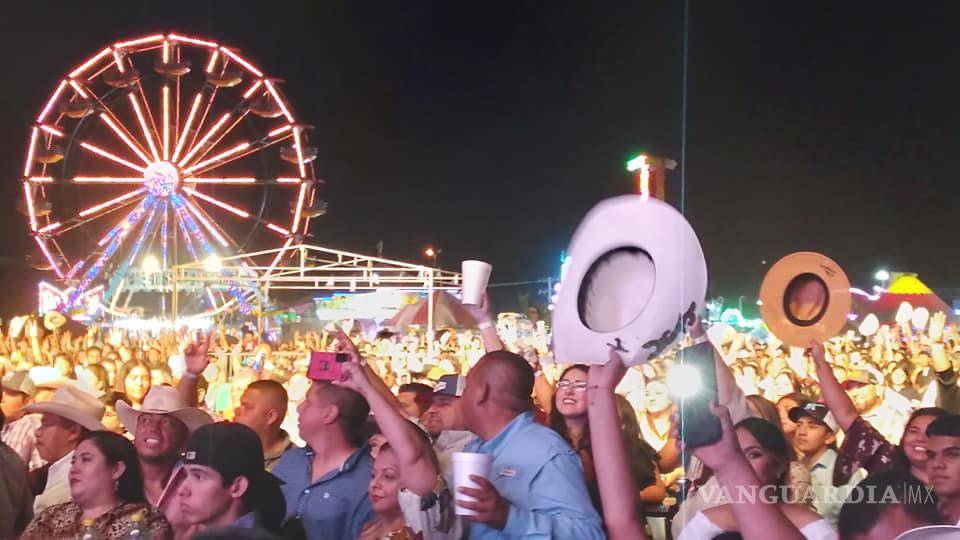 $!Público que asistió al concierto de ‘Los Dos Carnales’.