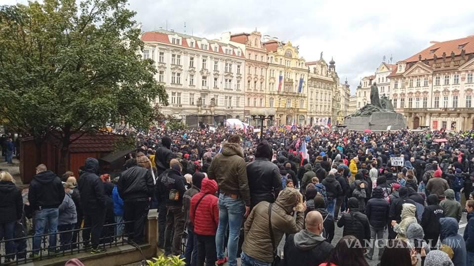 $!Más de cien detenidos en marcha anticuarentena en Praga