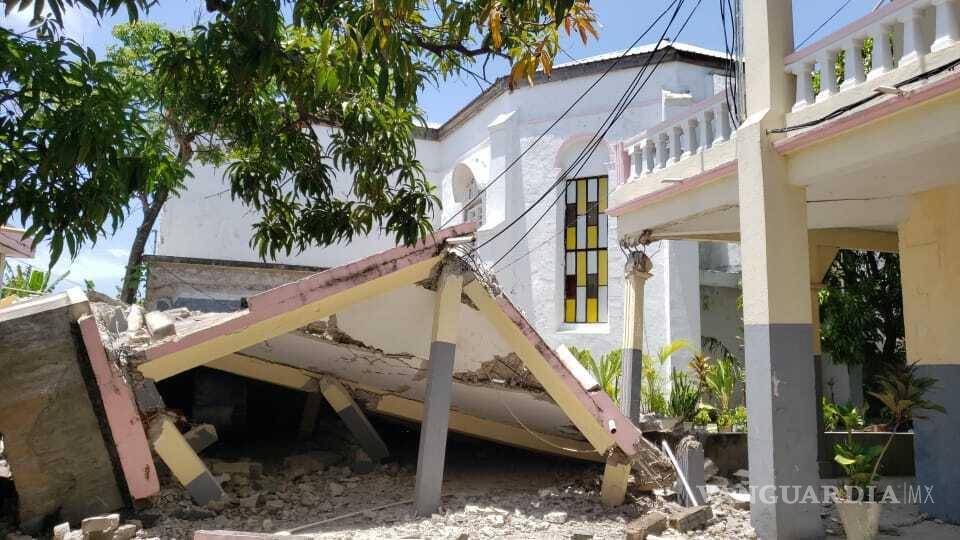 $!La iglesia del Sagrado Corazón sufre daños tras un terremoto en Les Cayes, Haití. AP/Delot Jean
