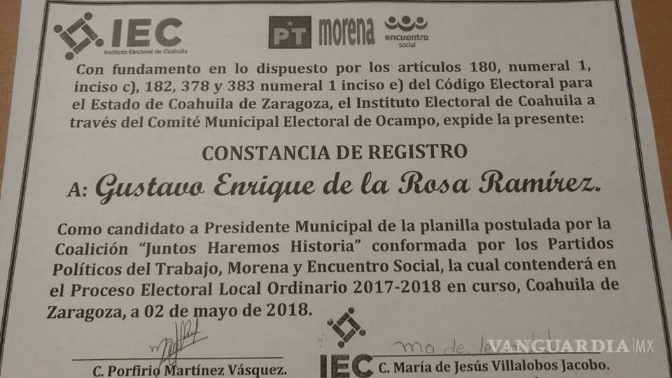 $!Gustavo de la Rosa obtiene constancia como candidato de Morena a la alcaldía de Ocampo