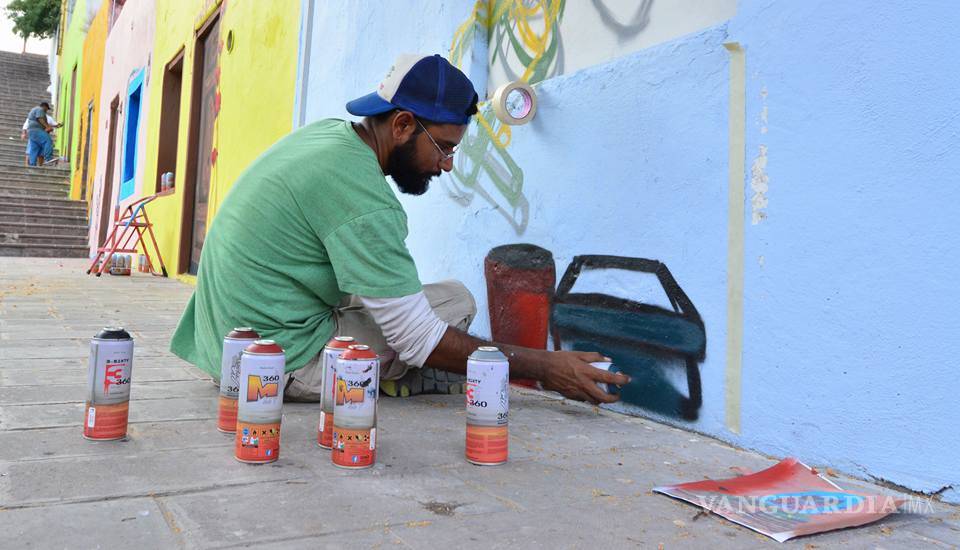 $!Artistas urbanos de Monclova embellecen la Plaza Zapopan