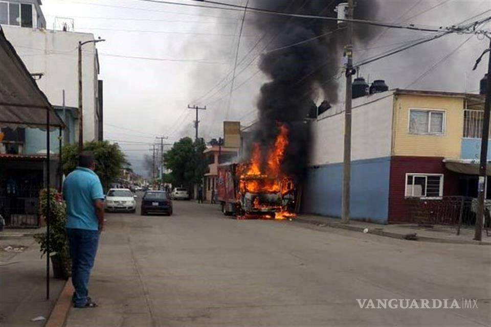 $!Detienen a cinco personas tras la quema de vehículos en Michoacán