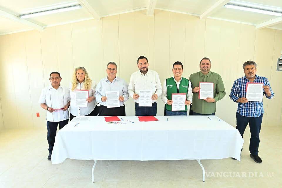 $!La firma de los documentos oficializó la entrega del plantel, construido mediante la colaboración entre Fundación Nissan y diversas instituciones públicas.
