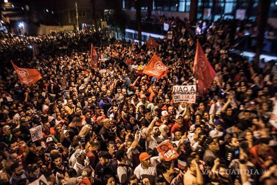 $!Bloqueos y protestas en Brasil contra prisión para Lula da Silva