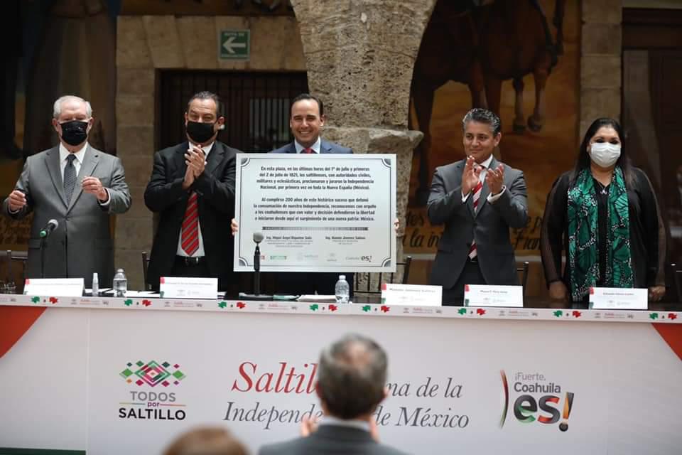 $!Manolo Jiménez Salinas durante la ceremonia conmemorativa por la independencia de Saltillo.