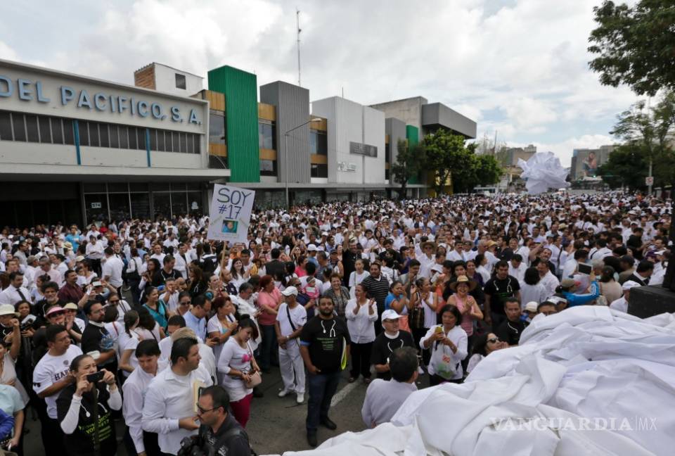 $!Médicos marchan en todo el país contra criminalización de su trabajo