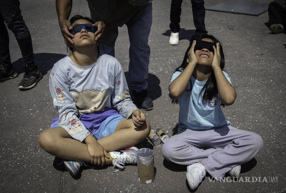Así cautiva, maravilla y asombra el eclipse solar desde Mazatlán hasta la isla de Terranova (fotos)