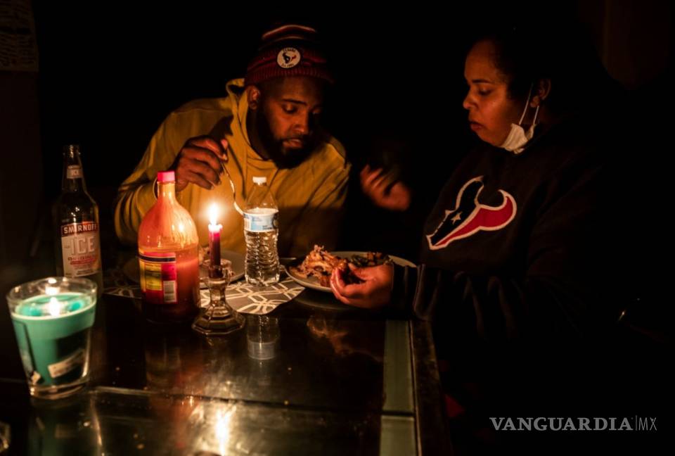 Ola de frío deja a 2.7 millones de hogares sin electricidad en Texas