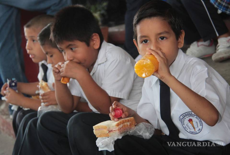 Venta de alimento chatarra en las escuelas sigue igual