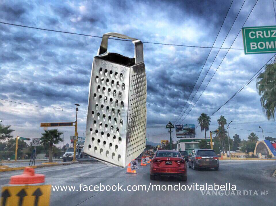 $!Colocan panel con rostro de Madero en monumento de Monclova y se burlan en redes sociales