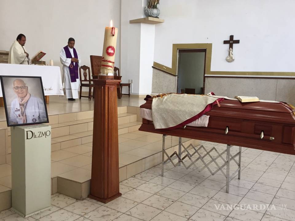 $!Dan el último adiós al padre Antonio Elizondo
