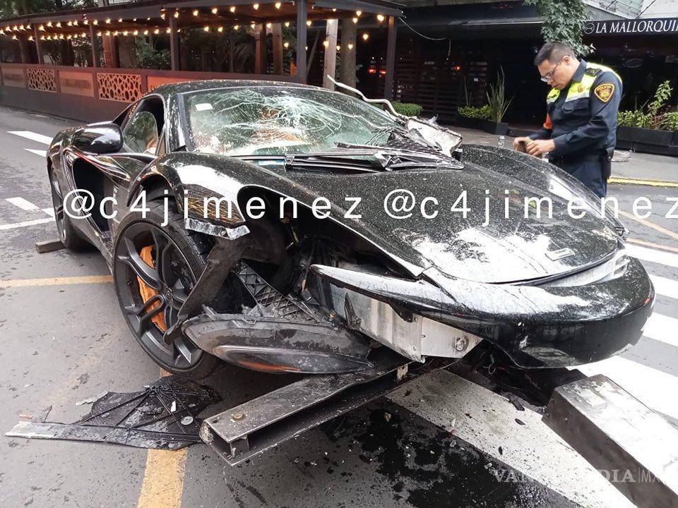 $!Chocan McLaren de 5 mdp en Polanco y lo abandonan, ¡con dos mujeres dentro!