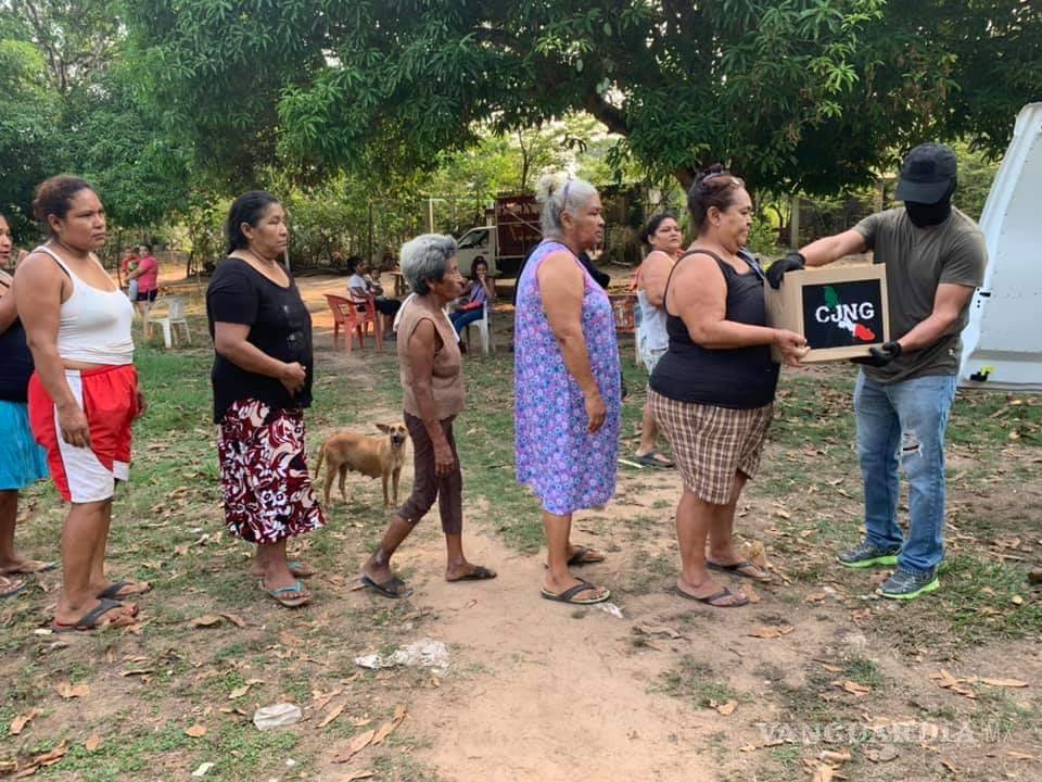 $!Hacen fila por despensas del Cártel Jalisco Nueva Generación en Veracruz