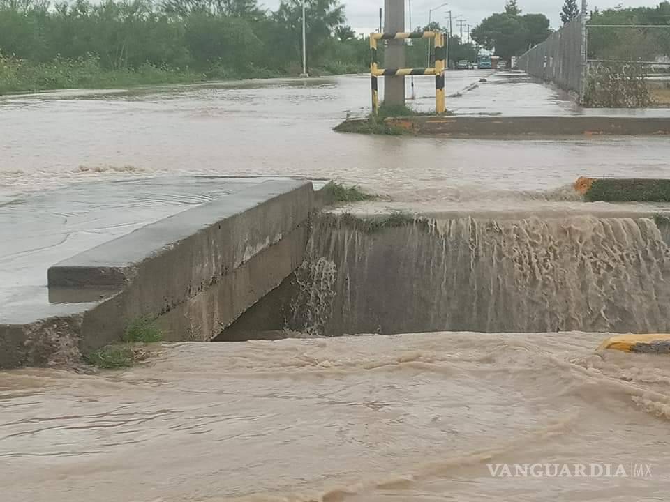 $!Afecta tromba a siete colonias de Acuña; agua deja a ejidos incomunicados por horas