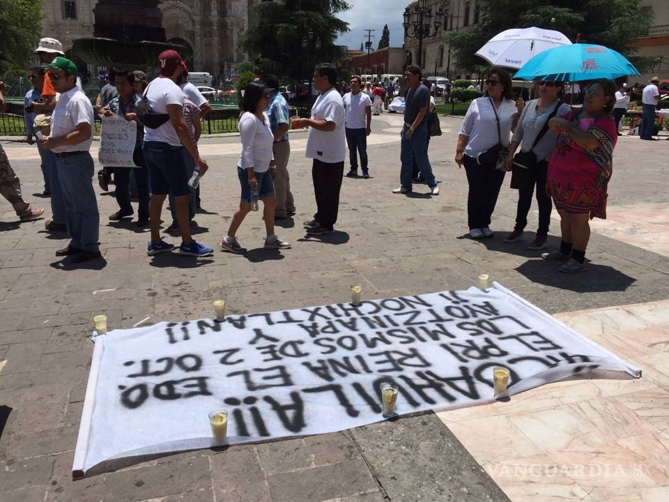 $!Grupos ciudadanos y magisteriales de Coahuila protestan por conflicto en Oaxaca (FOTOS)