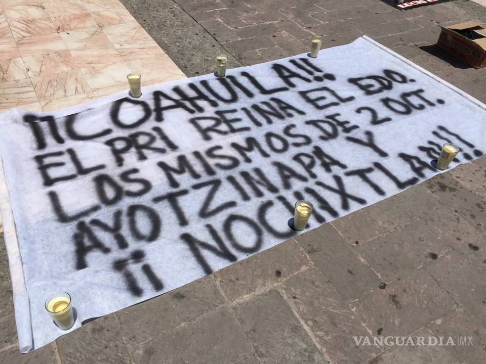 $!Grupos ciudadanos y magisteriales de Coahuila protestan por conflicto en Oaxaca (FOTOS)