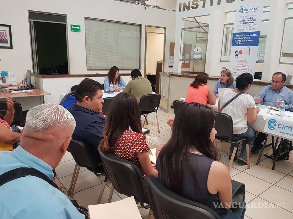 $!Más de 500 personas buscan empleo en tienda ancla de centro comercial de Monclova