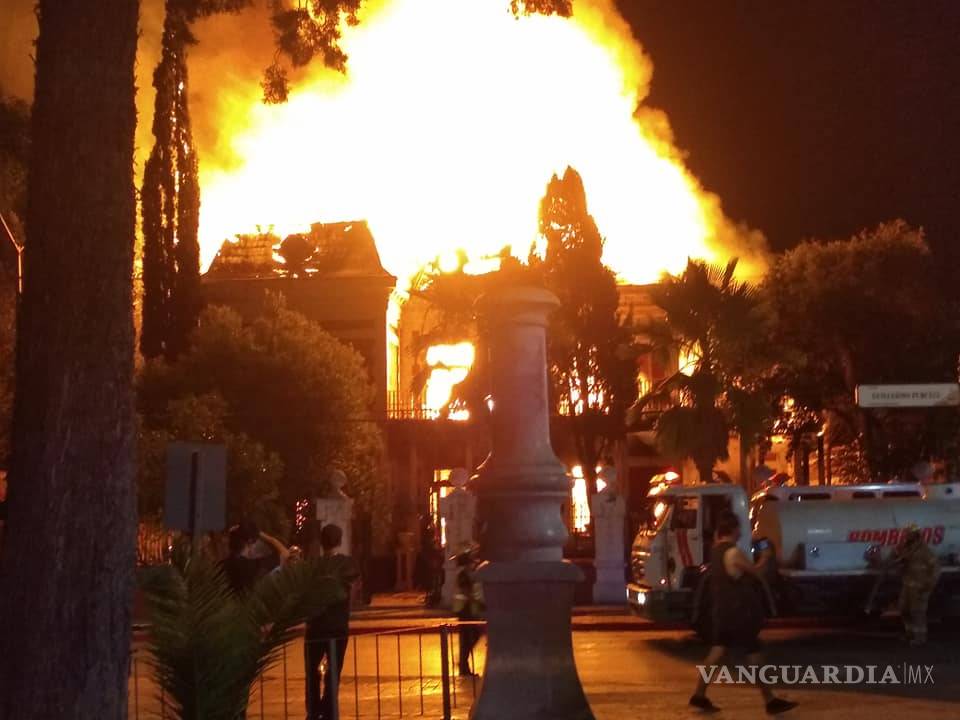 $!Tragedia en Saltillo... terrible incendio destruye la histórica Casa Alameda