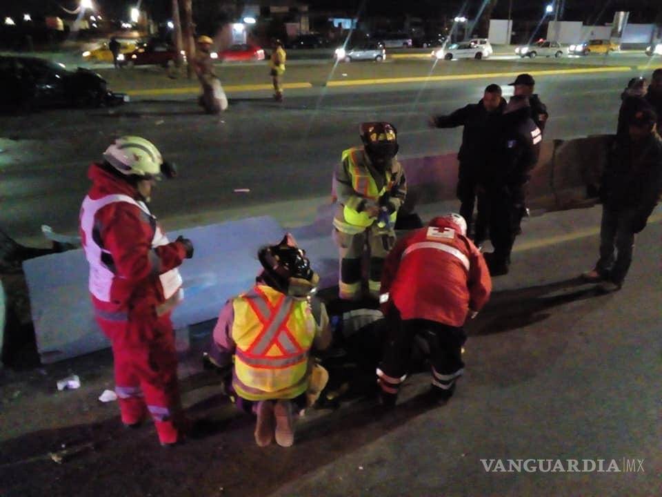 $!Impacta ballenas en bulevar de Saltillo; se resguarda y carambola le arranca la pierna