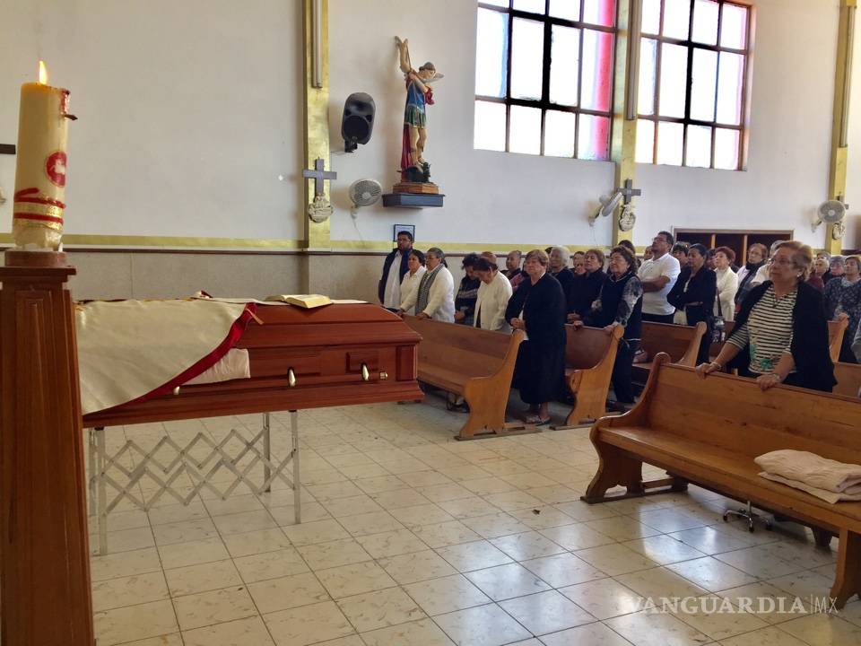 $!Dan el último adiós al padre Antonio Elizondo