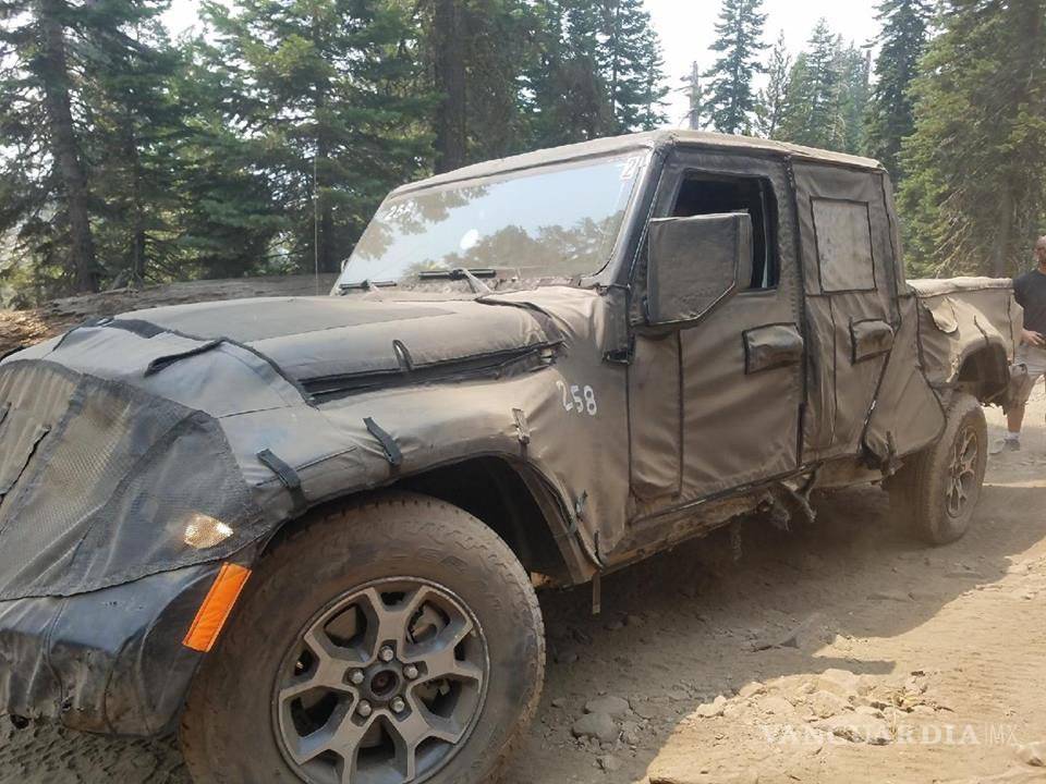 $!Jeep prepara una pick up basada en el Wrangler, la primera en 30 años y así sería (fotos)