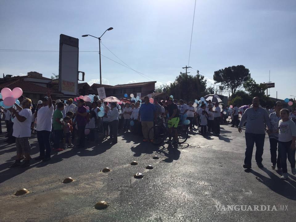 $!Marchan en Saltillo a favor de la familia
