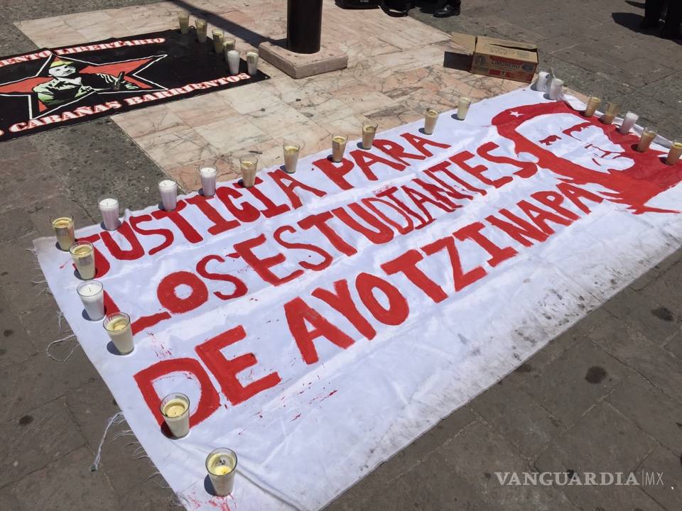 $!Grupos ciudadanos y magisteriales de Coahuila protestan por conflicto en Oaxaca (FOTOS)