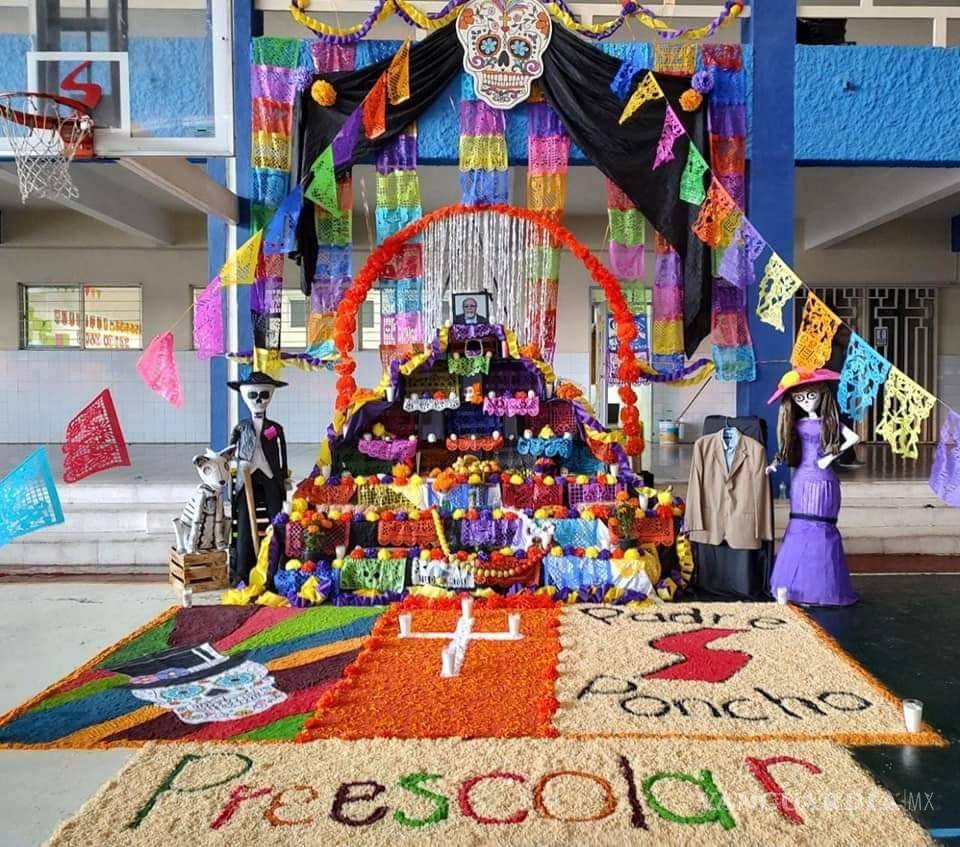 $!¿Ya viste estos altares en Saltillo? Dedicados a familiares, Walt Disney, Juan Gabriel, Cri-Cri y más (Fotos)