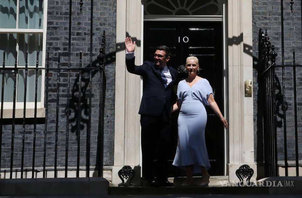 Burnham, el séptimo primer ministro, asume el cago entre retos y un nuevo modelo político