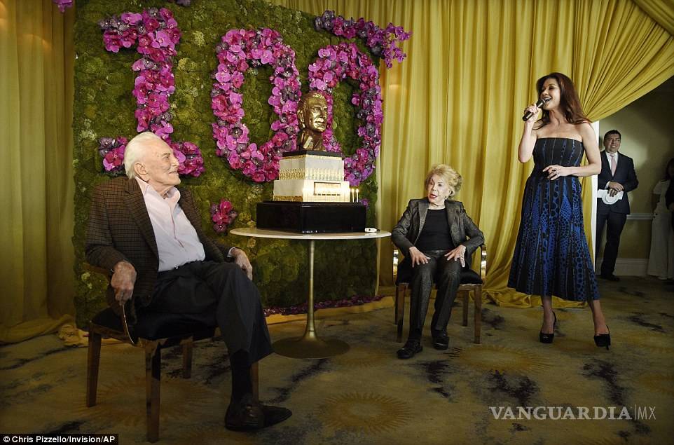 $!Así festejó Kirk Douglas sus 100 años