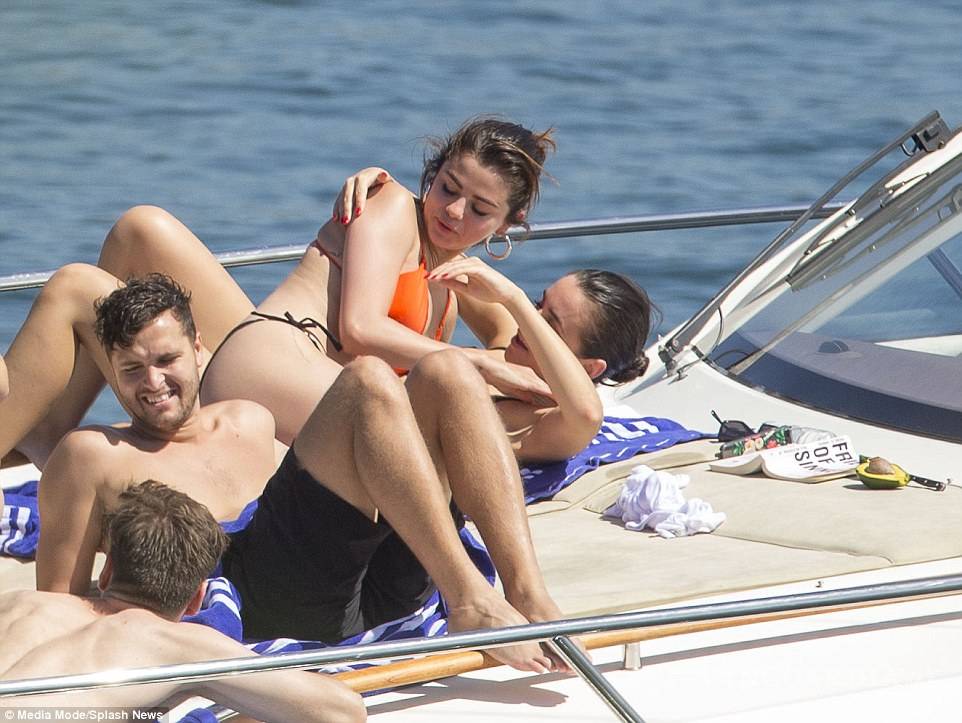 $!Así se ve Selena Gomez sin brasier