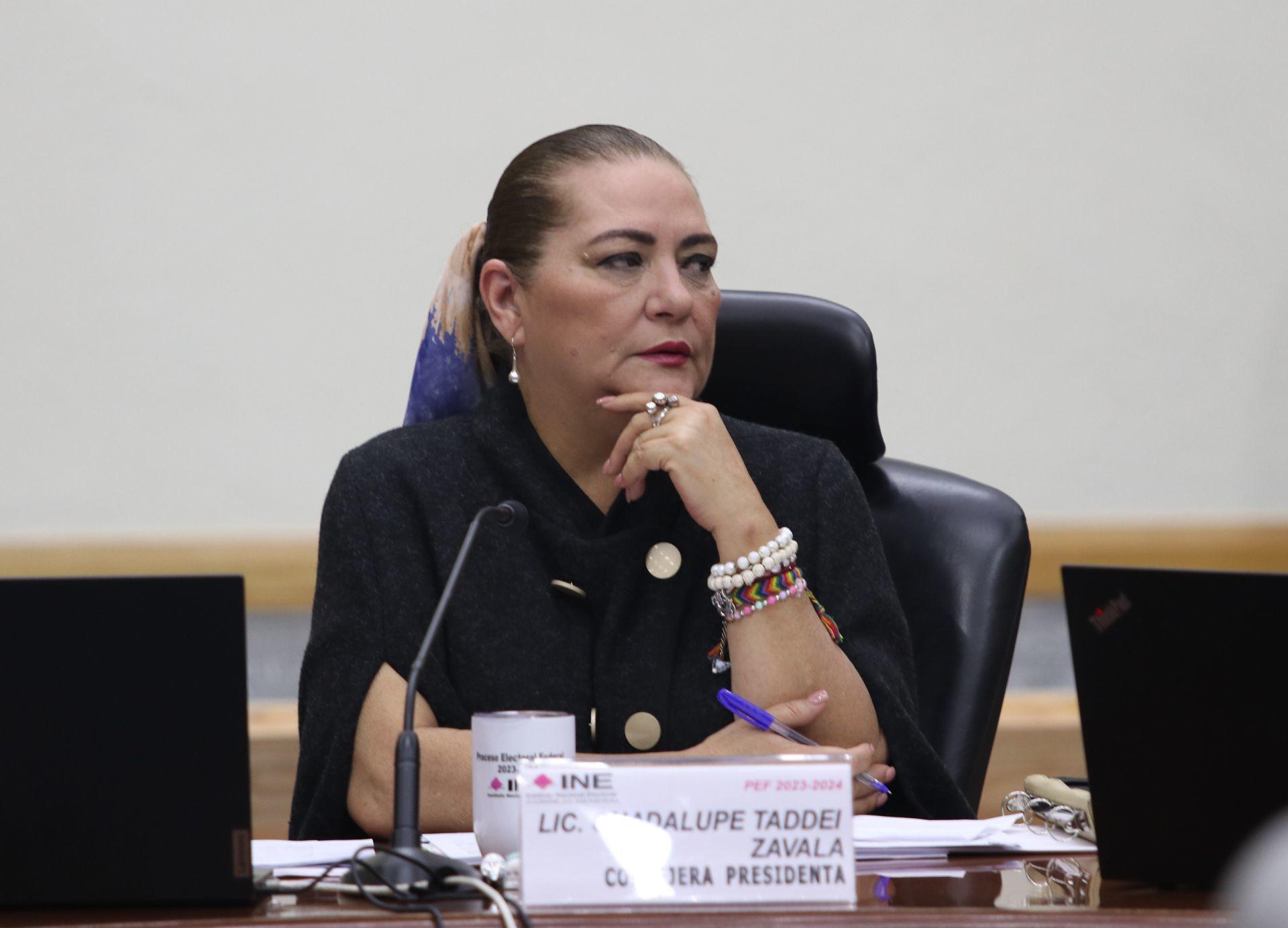 ¡Al fin! Taddei nombra a Claudia Suárez como encargada de la Secretaría Ejecutiva del INE . Noticias en tiempo real
