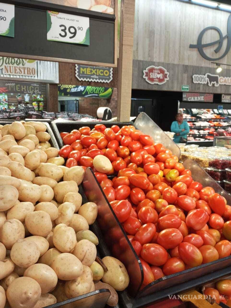 $!El precio del tomate se fue “hasta las nubes”; sufrió un incremento del 57 por ciento.