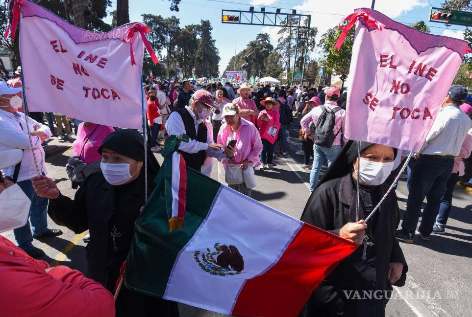 Así toman las calles y plazas miles de mexicanos para defender al INE (Fotos)
