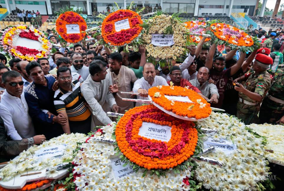 Bangladesh rinde tributo a rehenes asesinados; interroga a sobrevivientes
