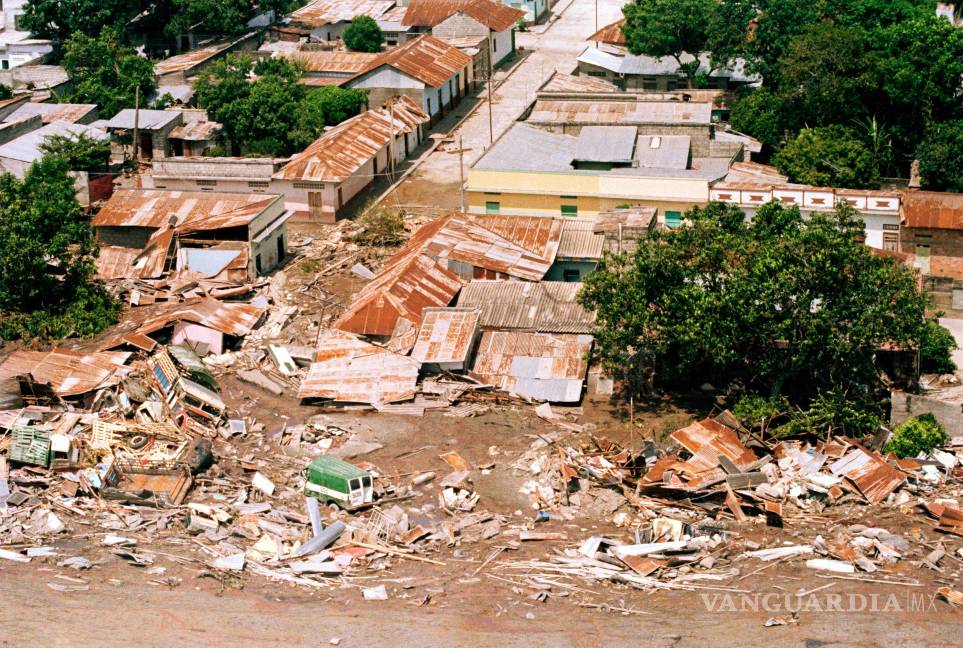 $!Vista aérea que muestra la destrucción causada por un flujo de lodo en Armero, Colombia, tras la erupción del volcán Nevado del Ruiz, el 18 de noviembre de 1985.