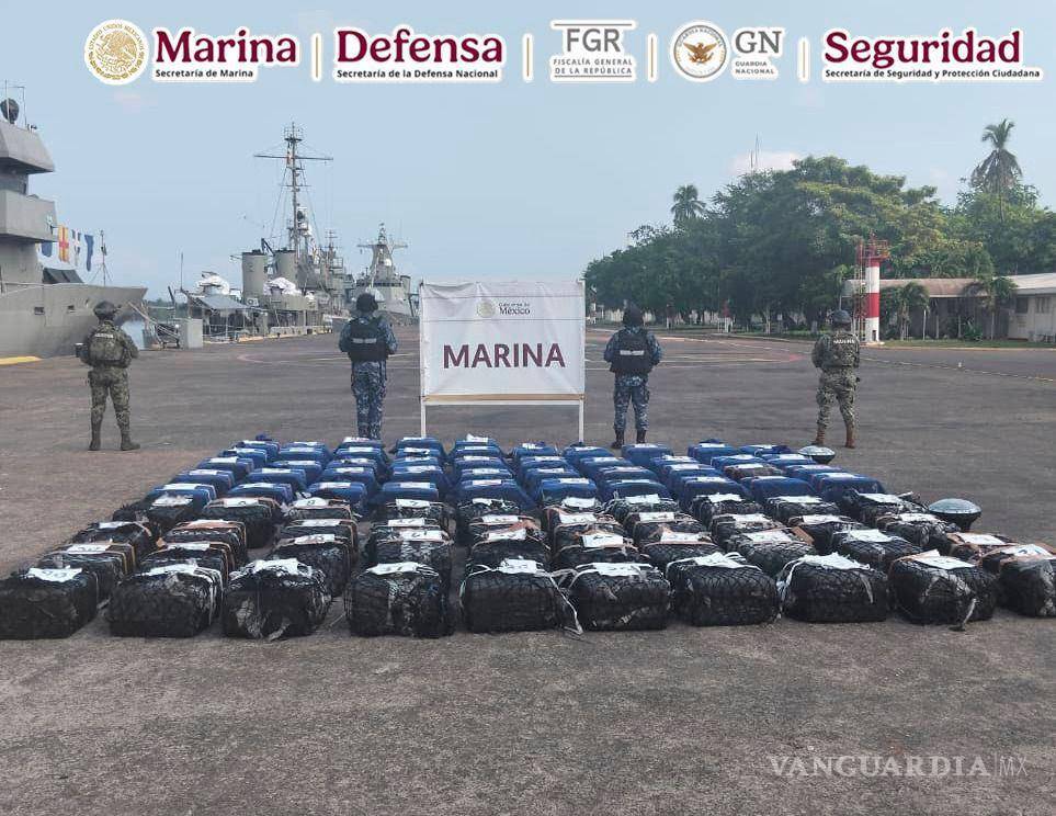 $!La Secretaría de Marina incautó alrededor de 2.5 toneladas de presunta cocaína en las costas de Michoacán.